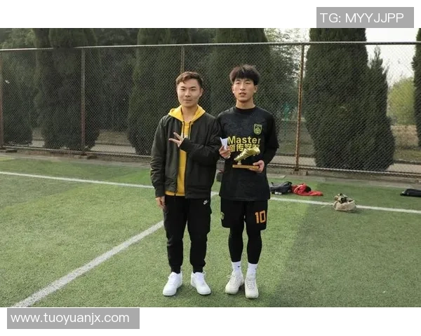 成都足球队崛起之路全国锦标赛特别报道展现青春与拼搏的故事